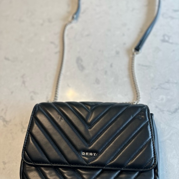 2pc Bundle DKNY Veronica medium chain strap quilted bag + Veronica wallet. - Picture 7 of 9